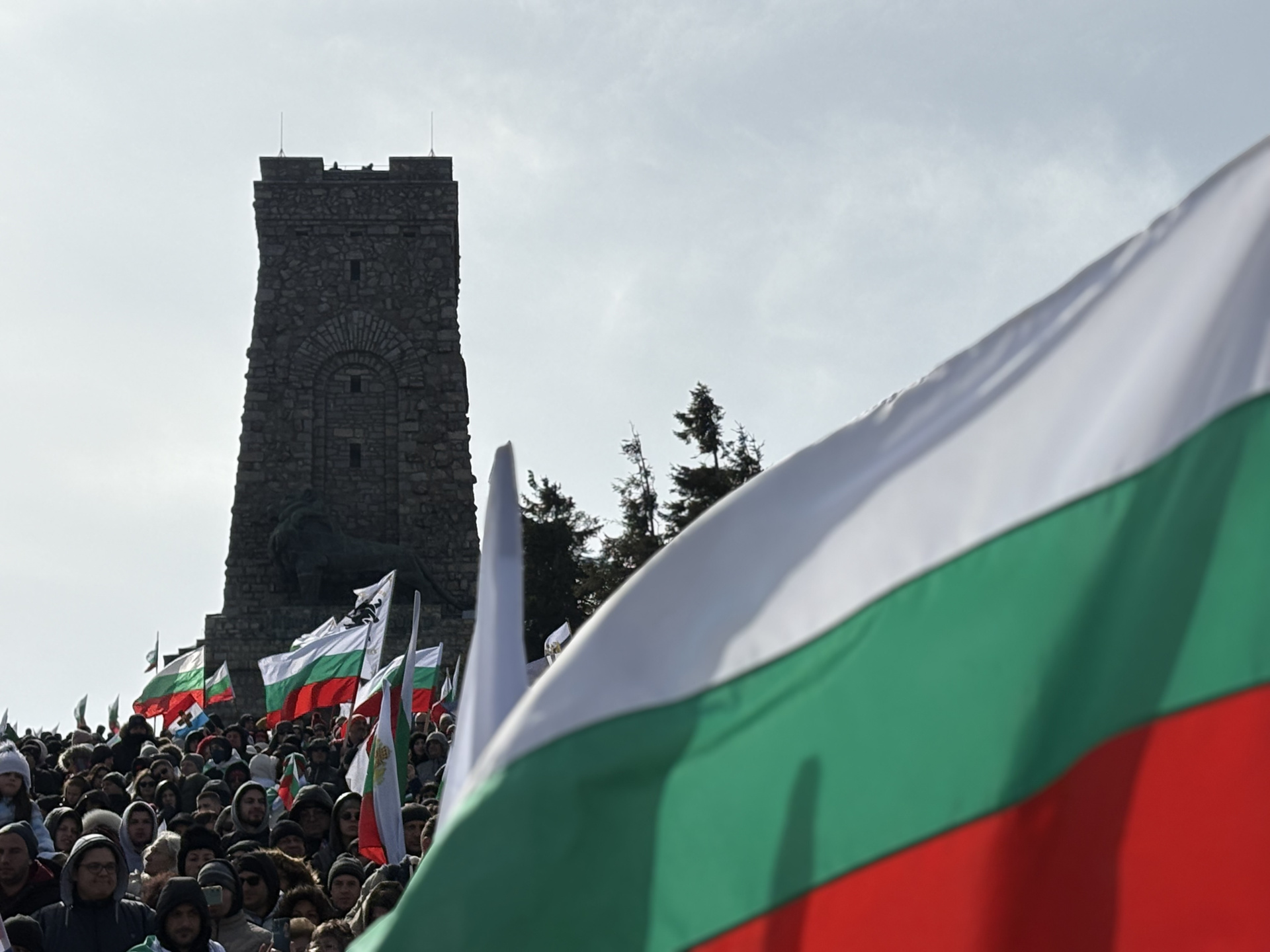 Хиляди се поклониха на Шипка по повод 148 години свободна България