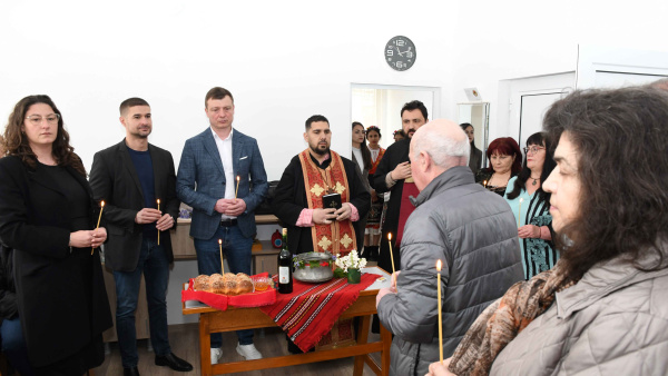 Старозагорското село Дълбоки откри реновирания пенсионерски клуб с тържествена церемония
