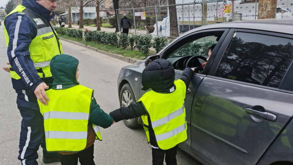 Деца от Казанлък станаха посланици на пътната безопасност