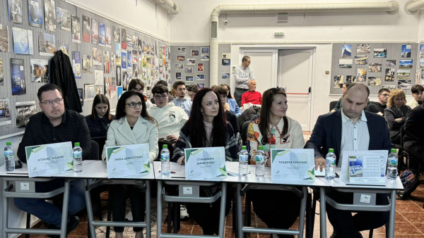 Отборът на ГПЧЕ  Ромен Ролан  е големият победител в Хакатона Smart City Stara Zagora