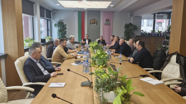 Обсъдиха готовността за реакция при бедствия и аварии в Казанлък