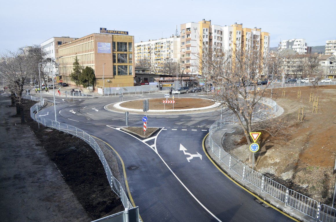 Стара Загора: Промяна в движението по централен булевард заради строеж на нов тротоар