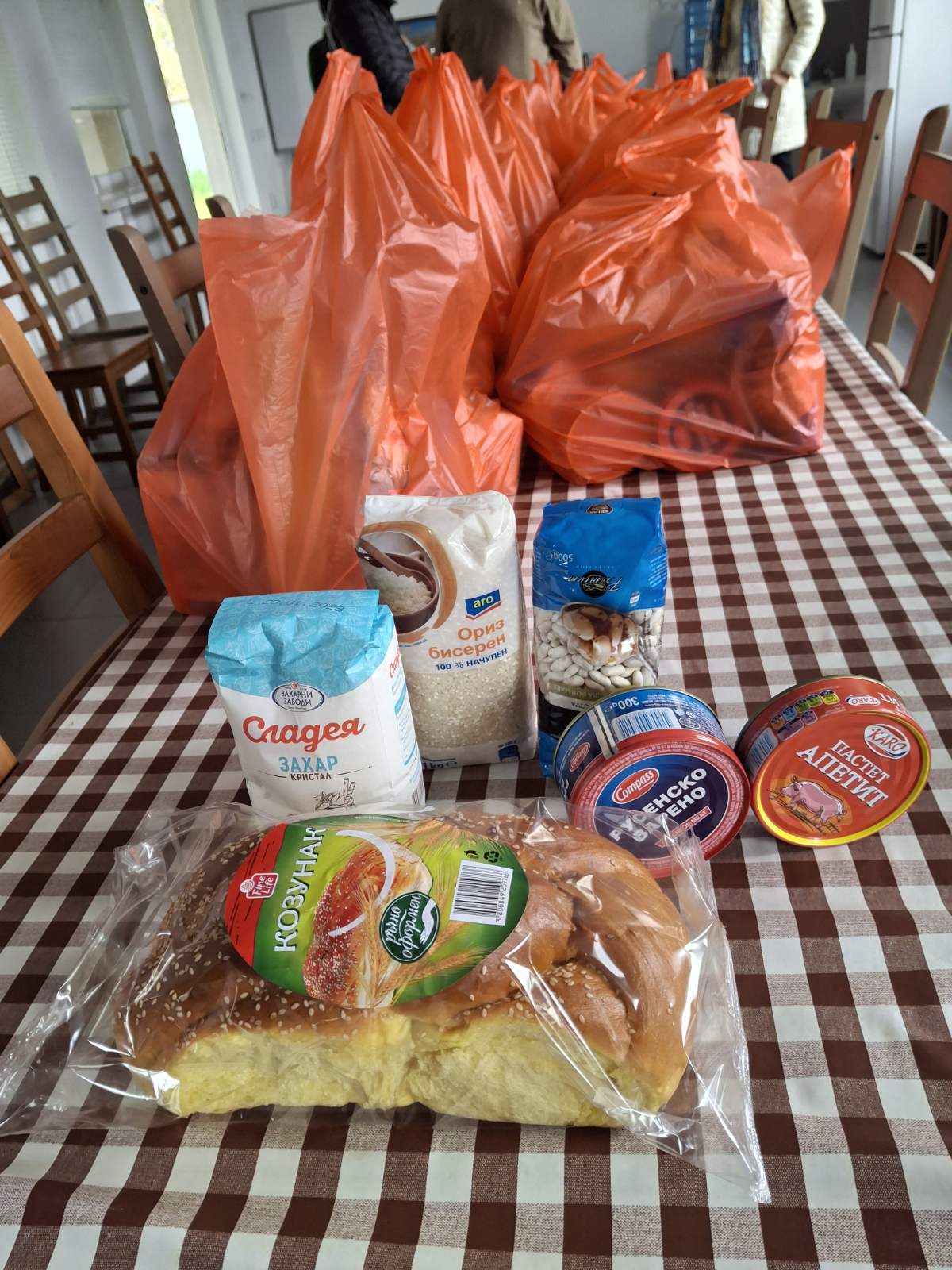 Хора в затруднено положение получиха хранителни продукти от Граждански клуб Липа