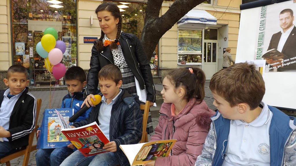 Старозагорските читатели ще чуят първи прочит на пиесата за малки и големи  На тавана  от Мария Донева