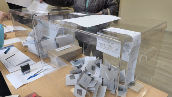 Вотът от чужбина при 100 обработени резултати