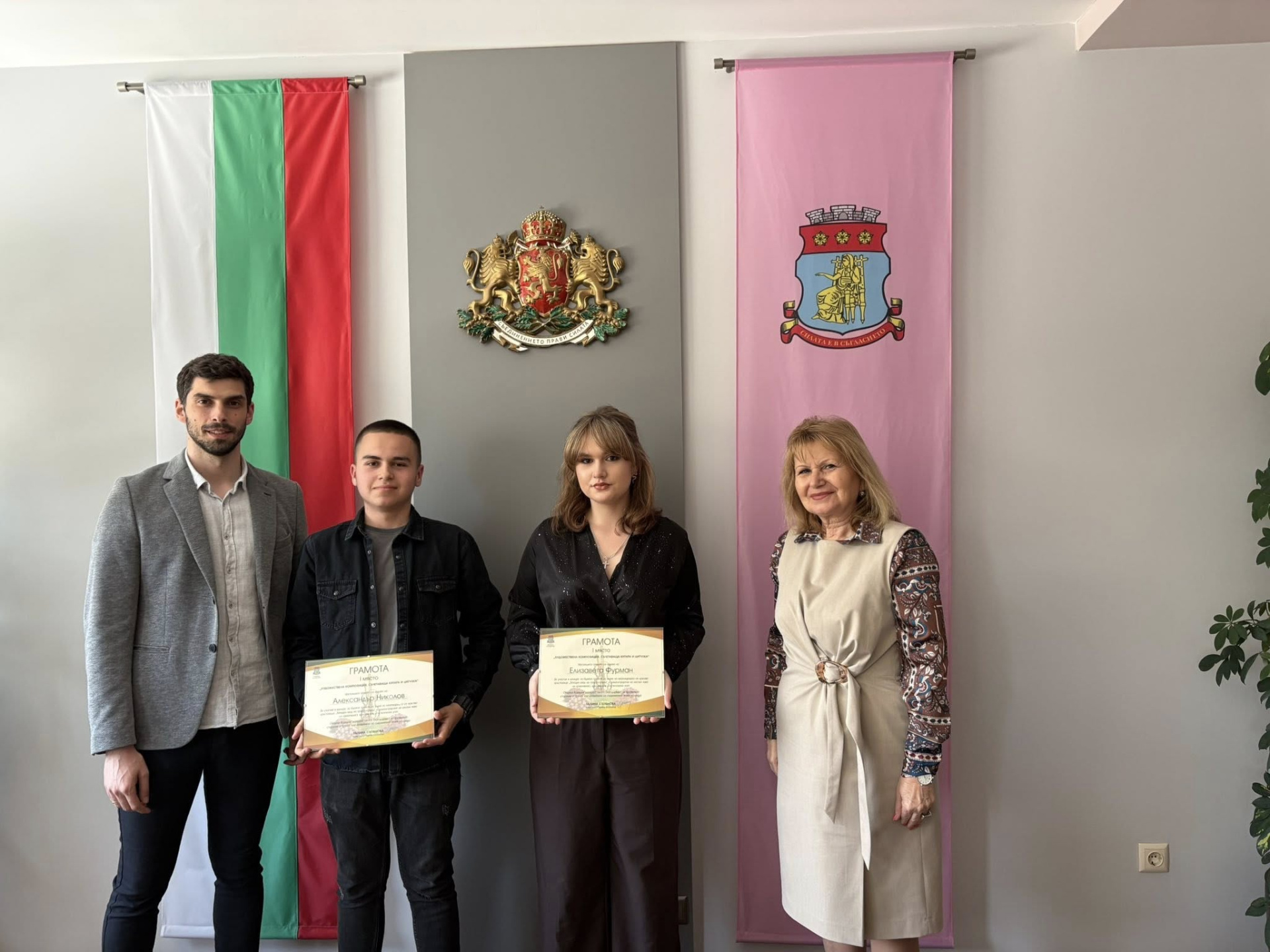 Наградиха победителите в конкурса за идейни проекти на кръстовището при западния вход на Казанлък