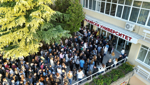 Рекорден интерес зададе темпото на изпитния ден в Тракийски университет – Стара Загора