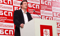 Крум Зарков остава начело на БСП след почти единодушна подкрепа
