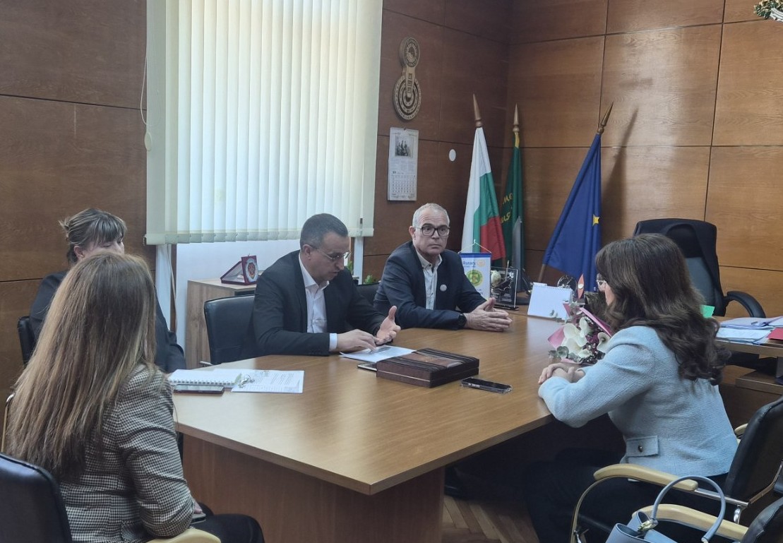 Кметът на Чирпан и депутатът Илияна Жекова обсъдиха социални програми и финансови проблеми на общините