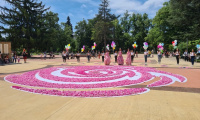 Казанлък избира в петък 53-ата Царица Роза с атрактивен флашмоб