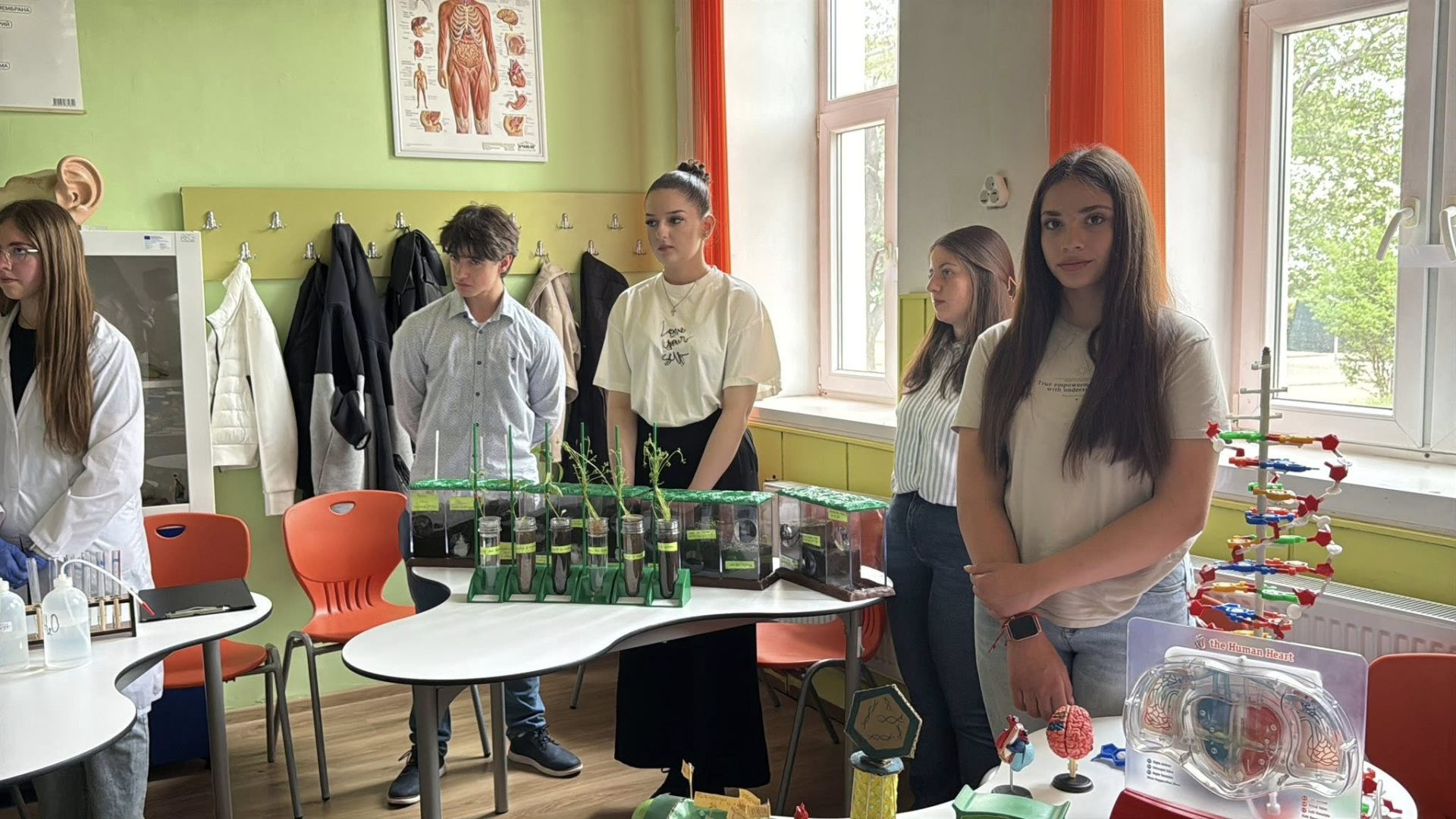 Официално откриха STEM центъра в Профилирана хуманитарна гимназия  Св. св. Кирил и Методий в Казанлък