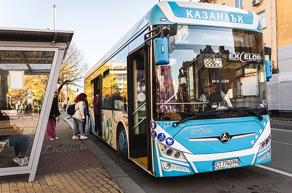 Учениците няма да бъдат таксувани в обществения транспорт в Казанлък