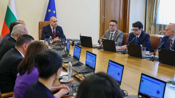 Пенсиите ще бъдат увеличени до пълния размер на швейцарското правило, заяви Румен Радев