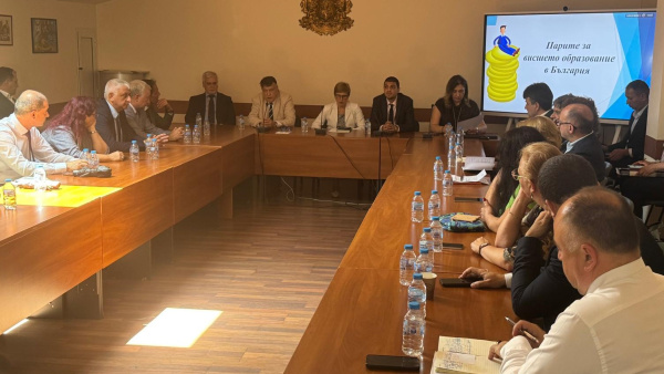 Министър Вълчев обсъди с ректорите развитието на висшето образование