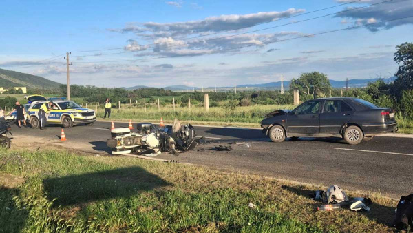 Катастрофа с два мотоциклета и лека кола край град Шипка отне човешки живот