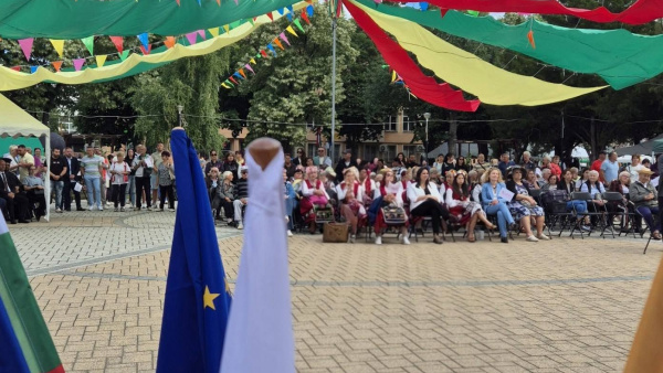 Подножието на николаевската крепост  Асара  бе огласено от магията на българския дух за трети път