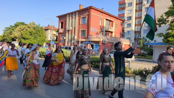 Фестивалът на лавандулата в Чирпан посрещна гости от Перу, Армения, Виетнам, Индия и Китай (ВИДЕО)