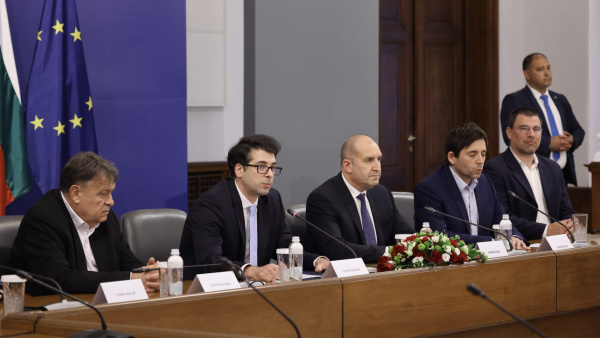 Премиерът Радев: Минималната работна заплата няма да бъде замразявана