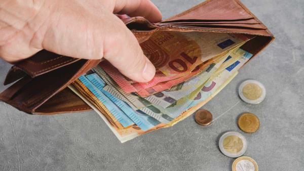 Днес обменяме левове в евро за последно без такса в пощи и търговски банки