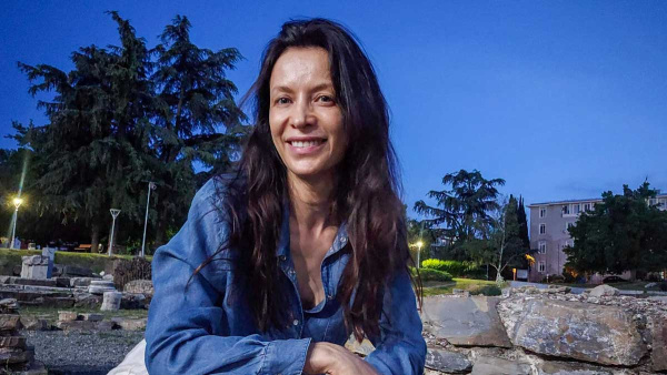 Откраднаха телефона на Яна Маринова на Аязмото в Стара Загора, дава 200 евро награда