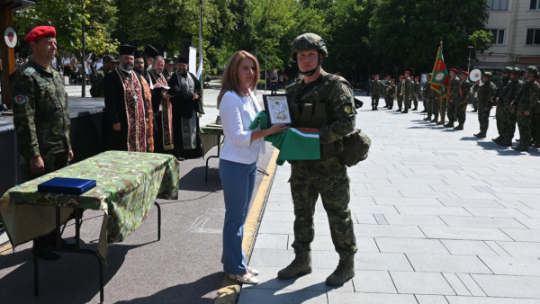 В Стара Загора изпратиха български военен контингент за участие в Стабилизиращите сили на НАТО в Косово