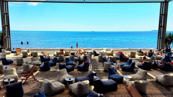 Превърнаха бившия Евин плаж в Бургас в модерен комплекс Naked Beach с 1.5 млн. евро