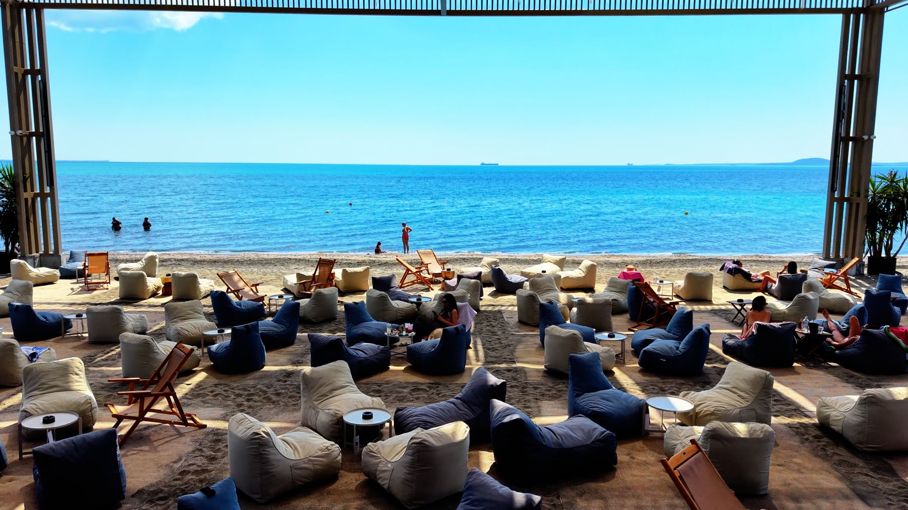 Превърнаха бившия Евин плаж в Бургас в модерен комплекс Naked Beach с 1.5 млн. евро