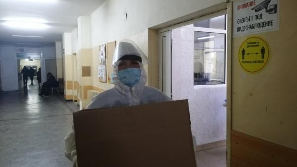 #ХапкаНадежда дарява храна за лекарите в ковид отделенията на Стара Загора
