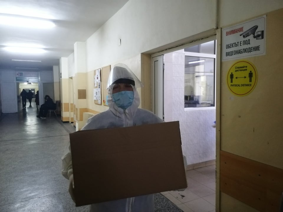 #ХапкаНадежда дарява храна за лекарите в ковид отделенията на Стара Загора