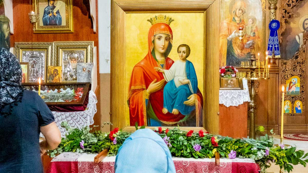 Чудотворната икона на Света Богородица – Акатиста посрещнаха в Нова Загора