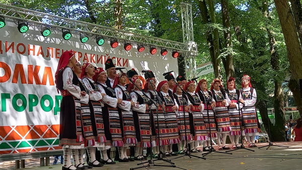 Националният тракийски фолклорен събор  Богородична стъпка  отново събира поколения в Старозагорски бани