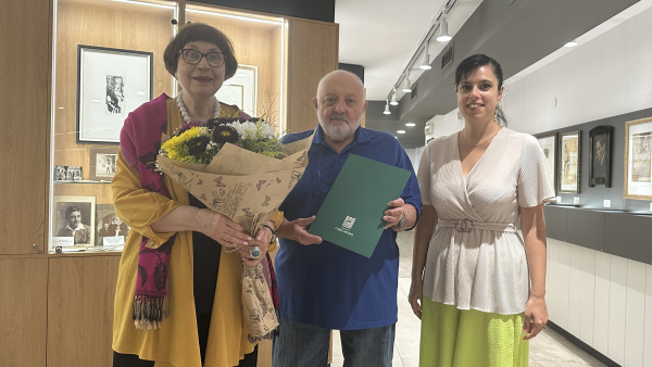 Преводачката Нина Сиракова дари ценни книги на Литературния музей в Стара Загора