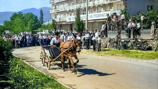 Община Гурково публикува уникални фотографии от Биоралито с магарешки каручки преди 52 години