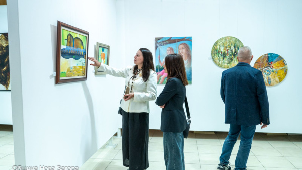 Програма за празника на Нова Загора започна с музика и изобразително изкуство