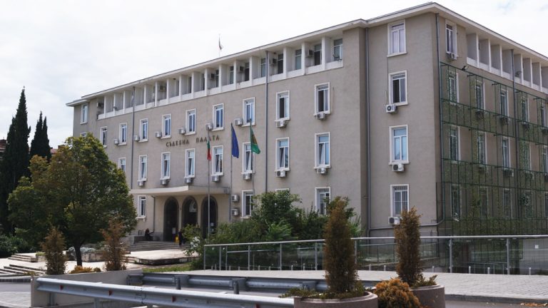 За трети ден затварят Съдебната палата в Стара Загора заради сигнал за взривно устройство