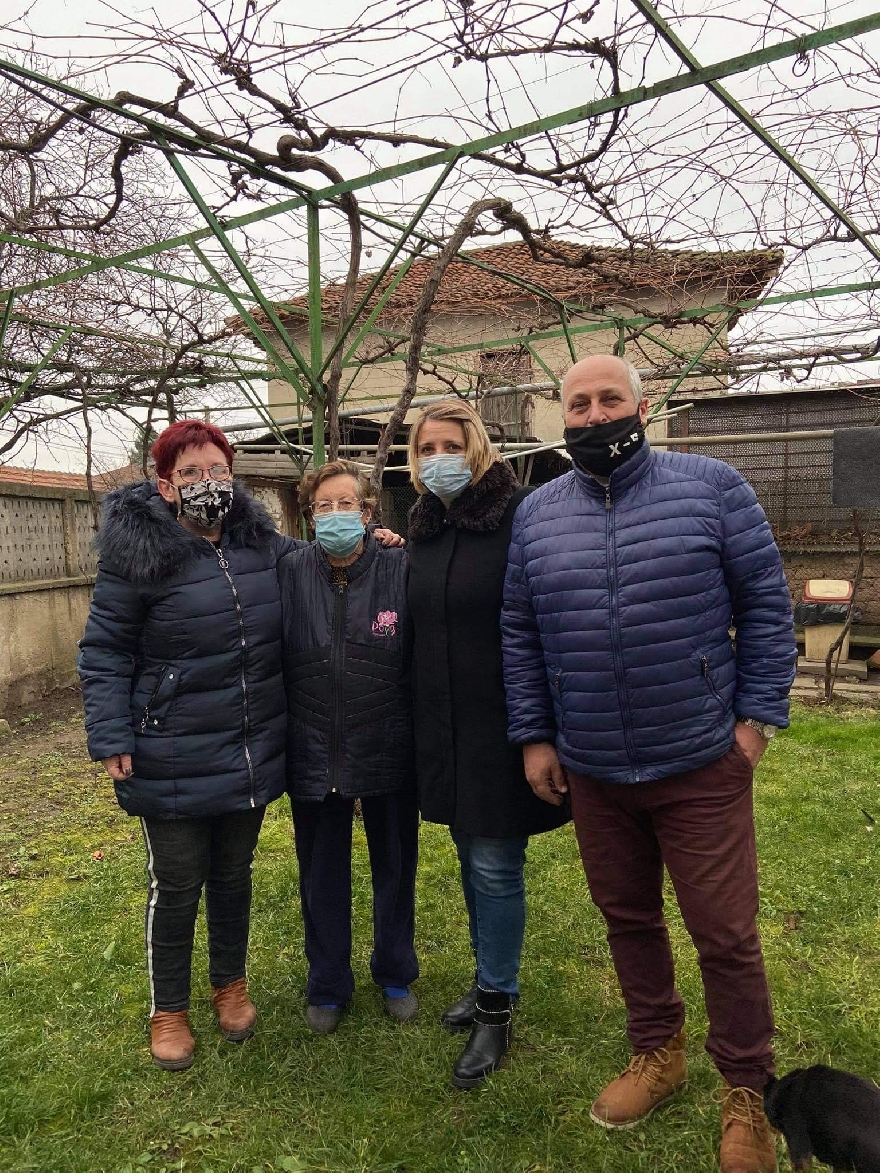 Жените - социалистки в Павел баня направиха дарение на самотни и болни жени