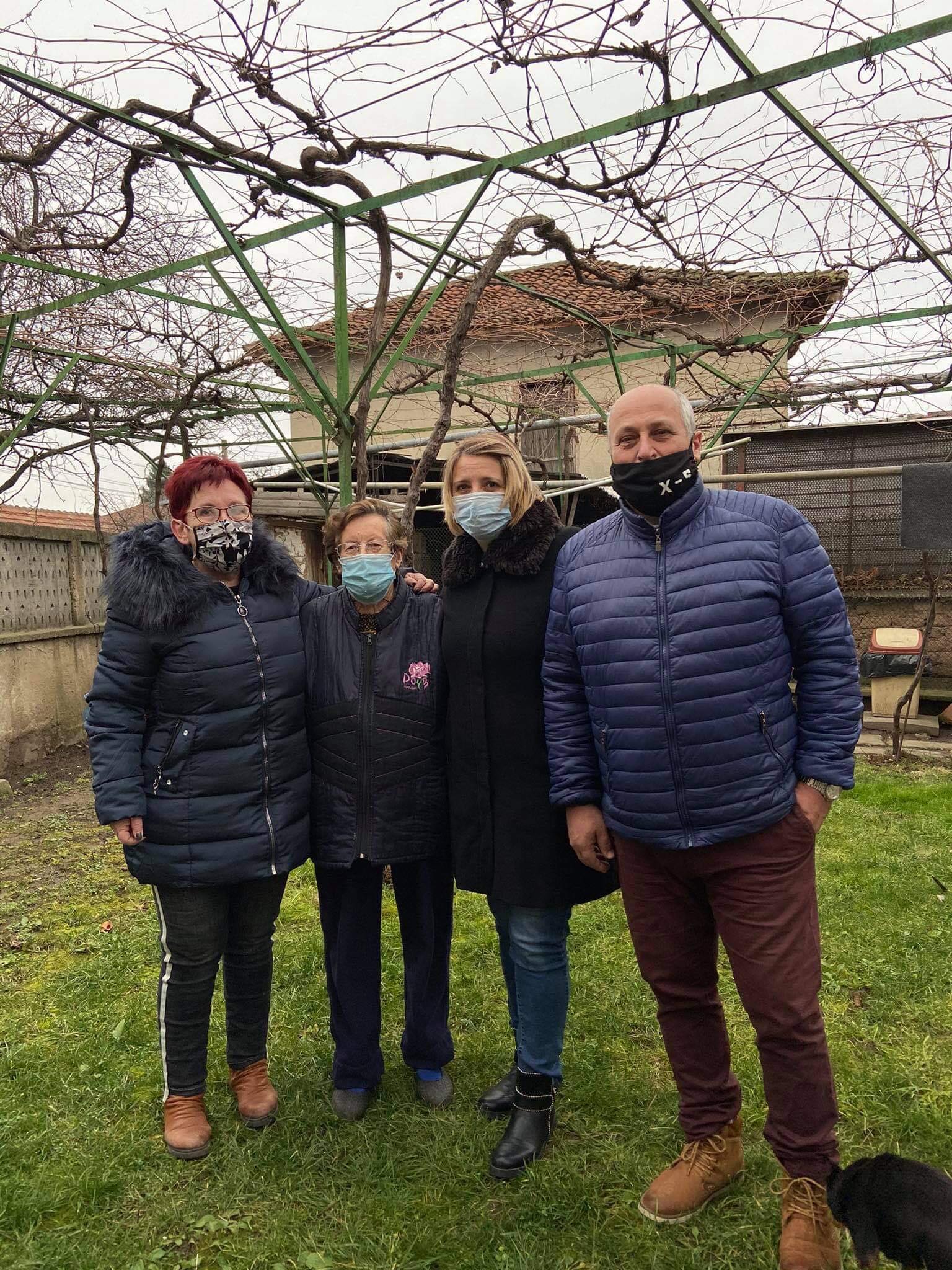 Жените - социалистки в Павел баня направиха дарение на самотни и болни жени