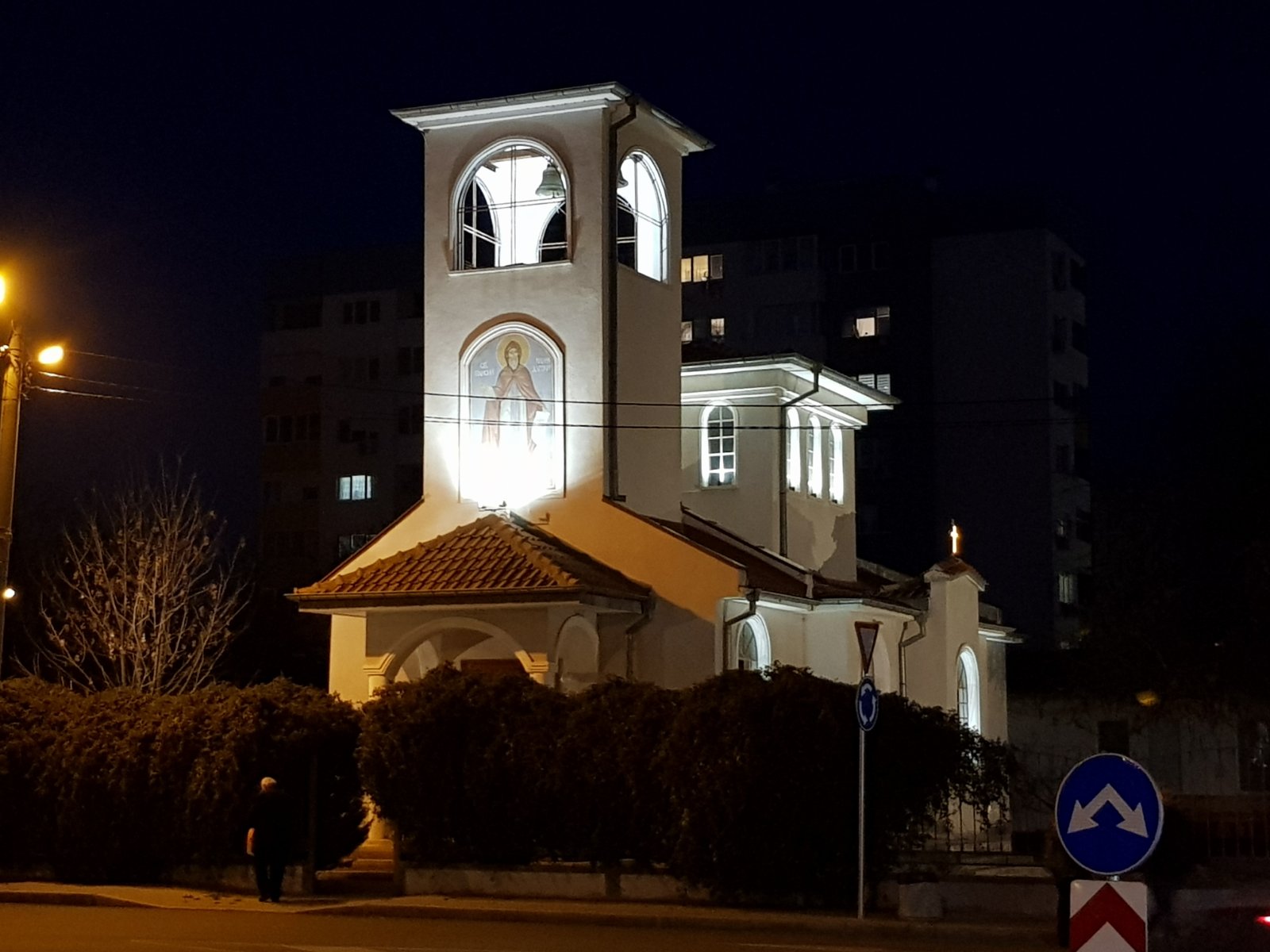 ГК ЛИПА дари продукти на хората в нужда от кв. Зора