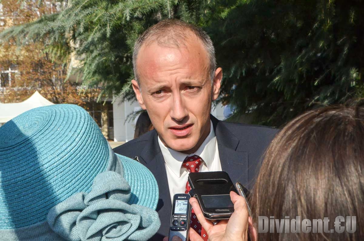 Министър Вълчев: Учениците може отново да се върнат вкъщи