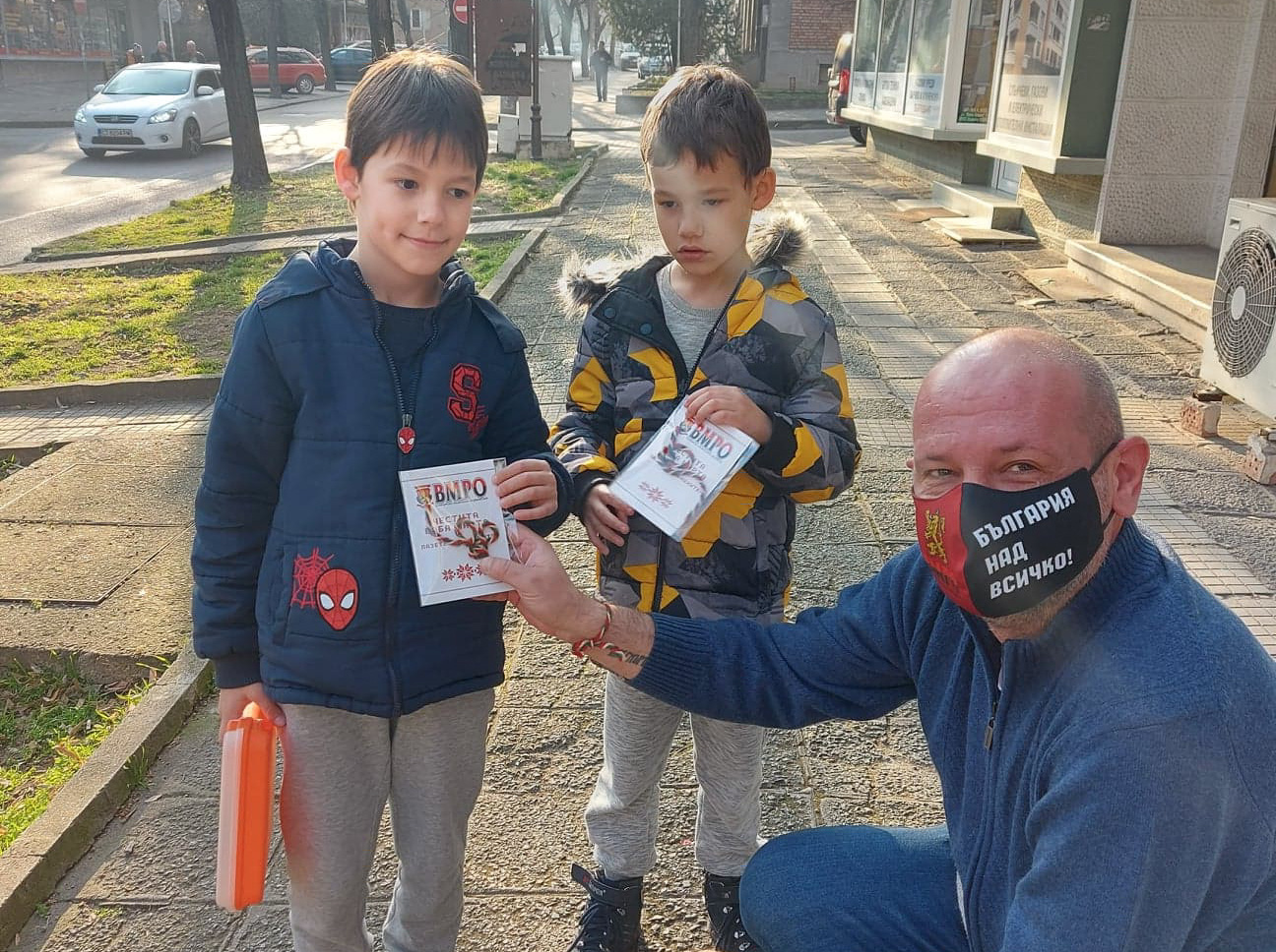 ВМРО подарява 1000 мартеници с българския трибагреник в Стара Загора