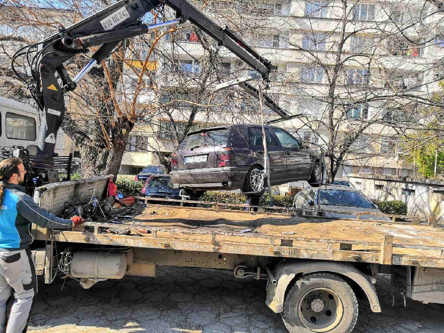 Вдигнаха излезли от употреба автомобили в Стара Загора