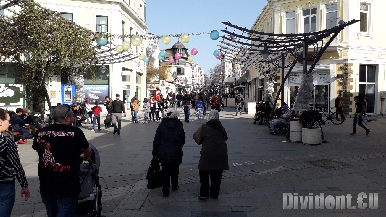 Затварят магазини, ресторанти и училища до края на март