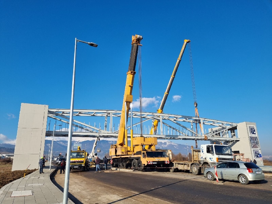 Металик  АД произведе и монтира три 70-тонни пешеходни моста за София