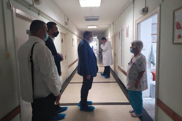 74 от леглата за пациенти, болни от COVID -19 в страната са заети