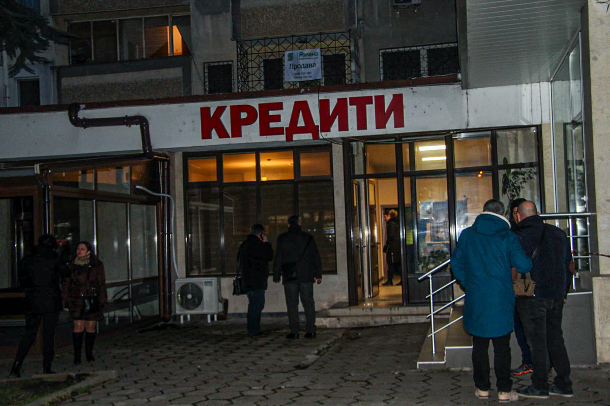 Прокуратурата: Скандал за пари е причина за убийството в кредитен офис в Стара Загора