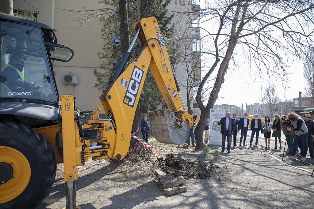 Започна ремонтът по превръщане на ул. Капитан Петко Войвода в четирилентова