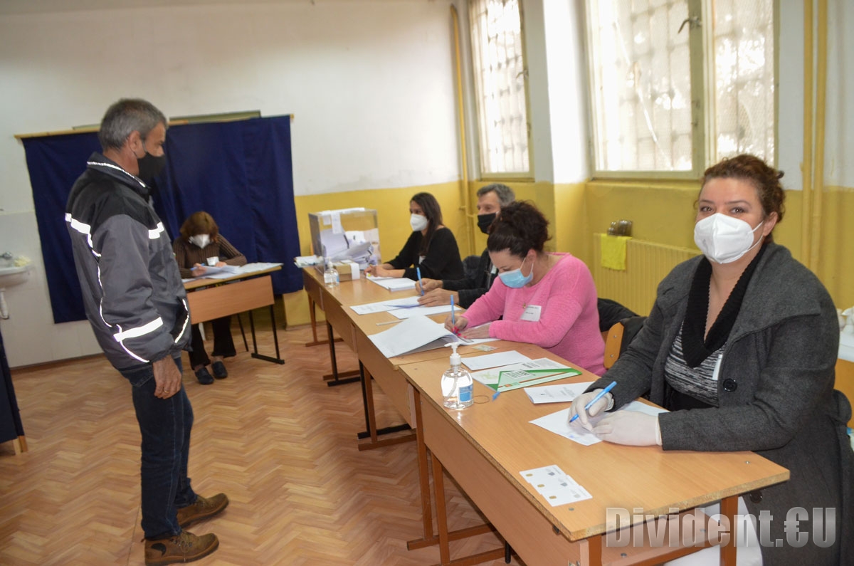 Под 2 разлика между ГЕРБ и Слави в Стара Загора при 65 обработени протоколи