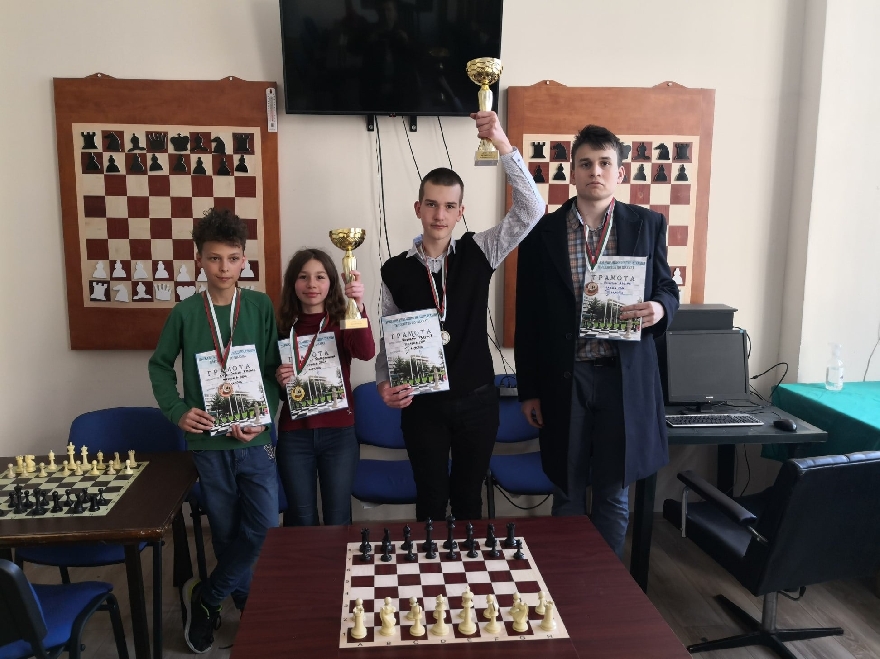 Старозагорски ученици станаха шампиони по шахмат