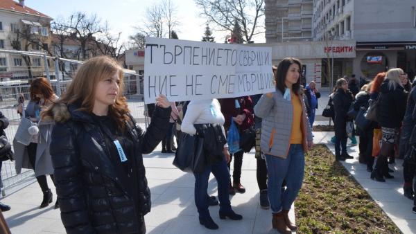 Медицинските сестри излязоха на протест и заплашиха с палатков лагер на 7 април