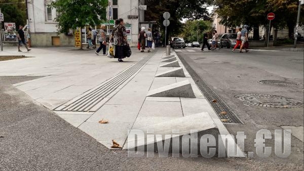 Акуловите перки изчезват, слагат масивни ограничители с герба на Стара Загора